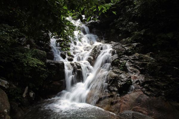 04-tioman-902-asahwaterfall2-medium0DEAB5E8-E05A-676D-0EA6-81ADCC2C017F.jpg